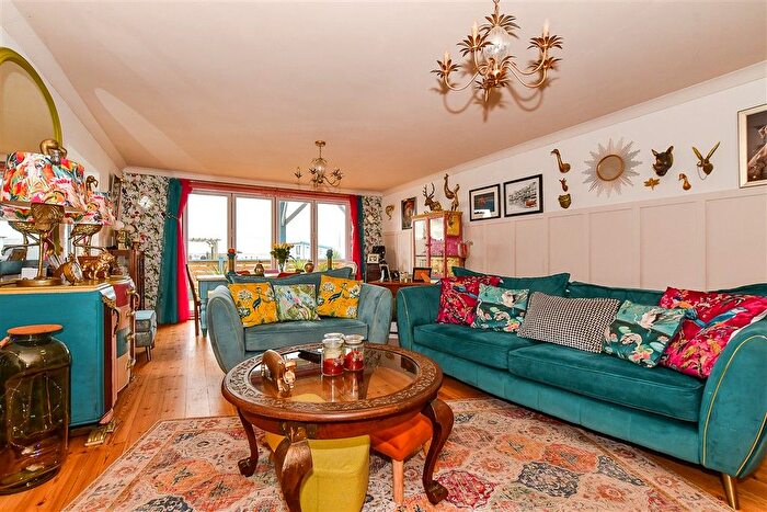 4 Bedroom Detached House For Sale In Merritt Road, Greatstone, New Romney, Kent, TN28