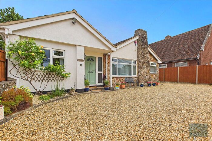 4 Bedroom Bungalow For Sale In Gloucester Road, Almondsbury, BS32
