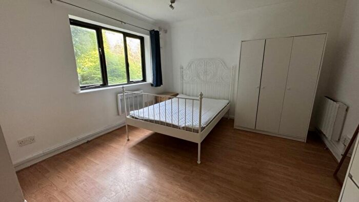 Flat To Rent In The Avenue, Northwood, HA6