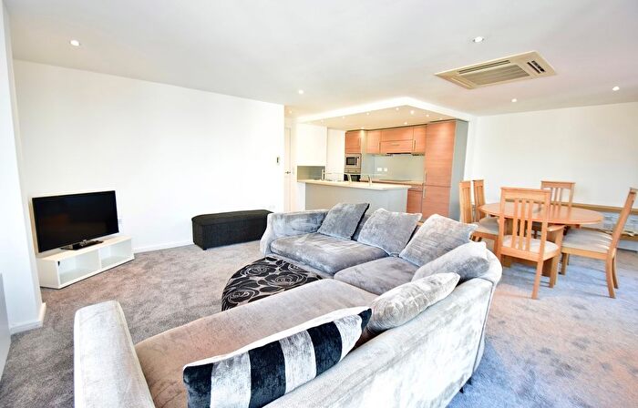 2 Bedroom Flat To Rent In East Street, Leeds, LS9