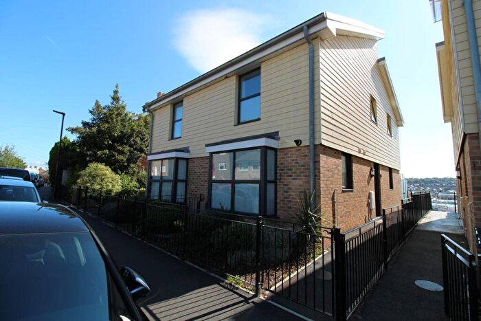 3 Bedroom House To Rent In Arctic Road, Cowes, PO31