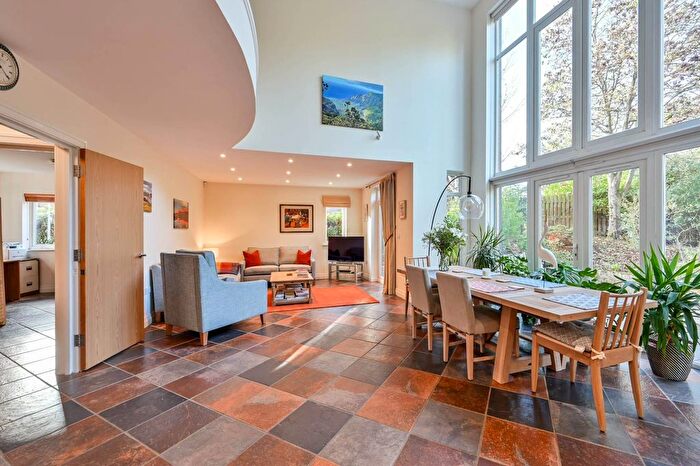 5 Bedroom Property For Sale In Princess Mary Close, Guildford, GU2