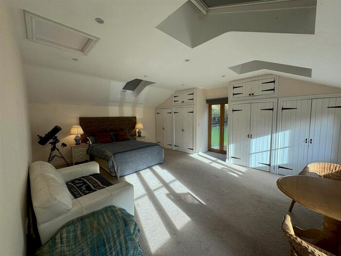 1 Bedroom Flat To Rent In Bampton, Tiverton, EX16