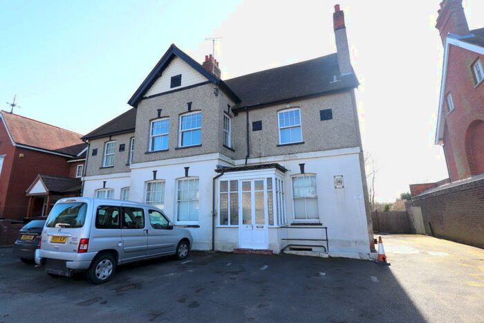 2 Bedroom Flat To Rent In West Brentwood, CM14