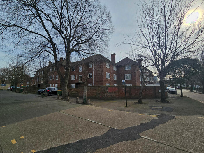 1 Bedroom Flat To Rent In Wren Close, London, E16