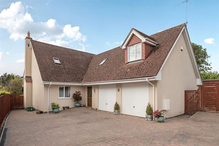 4 Bedroom Detached House For Sale In The Avenue, Porton, SP4