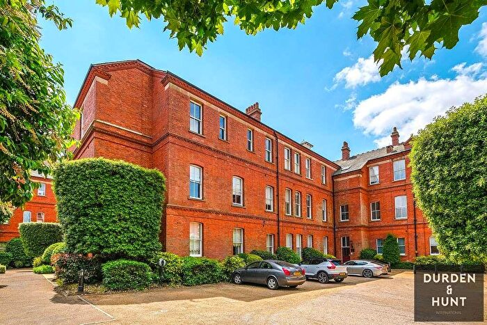 2 Bedroom Apartment To Rent In Rosebury Square, Woodford Green, IG8