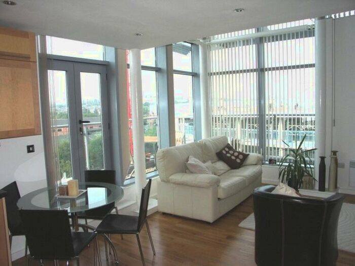 2 Bedroom Penthouse To Rent In Elba City Island Gotts Road City Island, LS12
