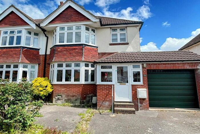 4 Bedroom Semi-Detached House To Rent In Luccombe Road, SO15