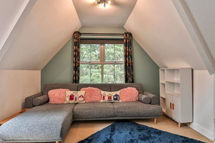 2 Bedroom Flat For Sale In Talbot Hill Road, Bournemouth, BH9