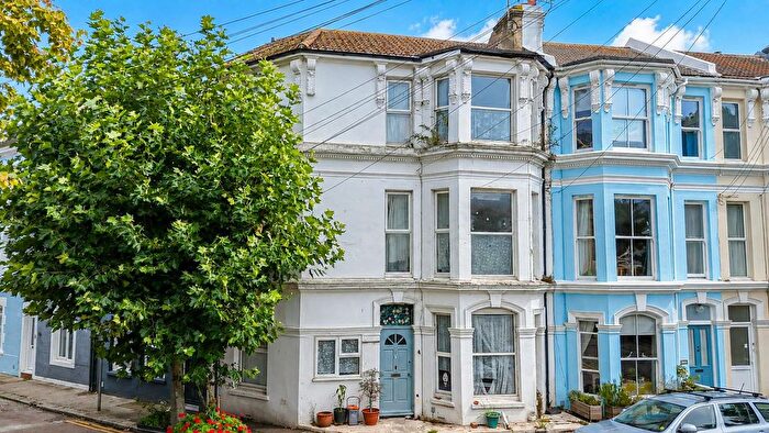 4 Bedroom Terraced House For Sale In St. Andrews Square, Hastings, TN34