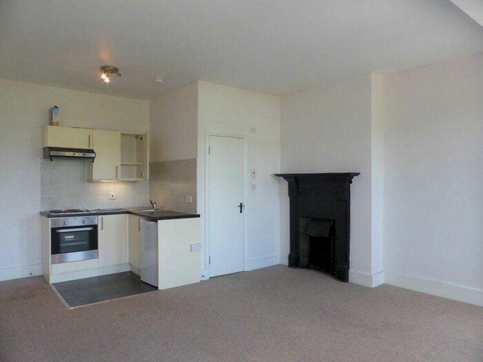 Flat To Rent In York Avenue -, P10