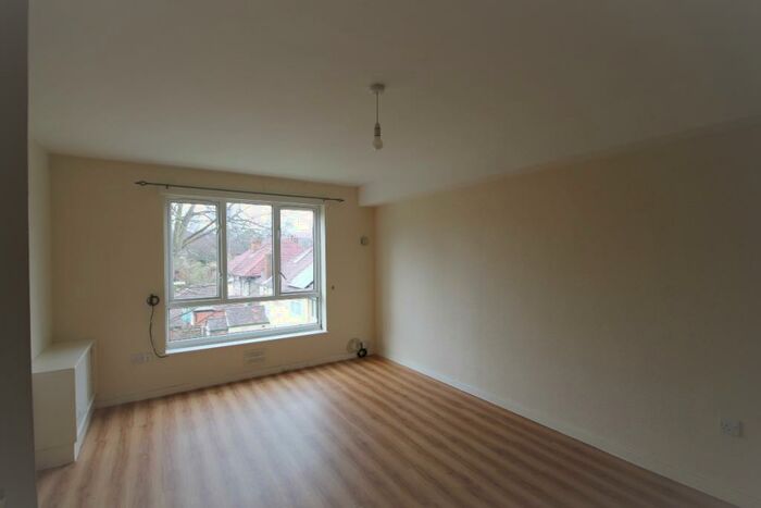2 Bedroom Flat To Rent In Park Road South Birkenhead, CH43