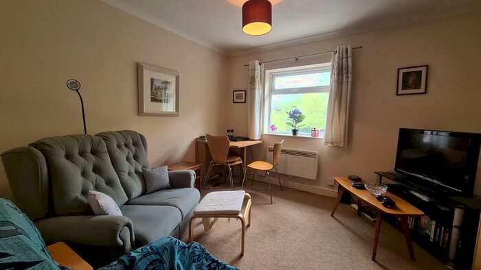 2 Bedroom Flat To Rent In Consulate House, Canute Road, SO14