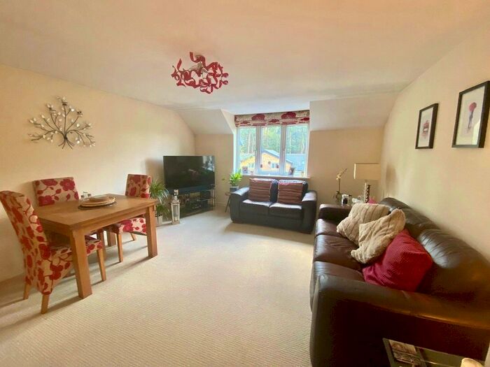 2 Bedroom Flat To Rent In Chester Road, Poynton, Stockport, SK12