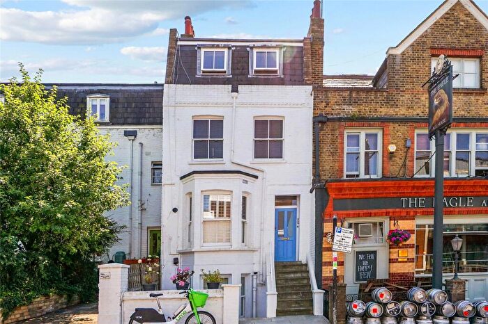 3 Bedroom Apartment To Rent In Chatham Road, London, SW11