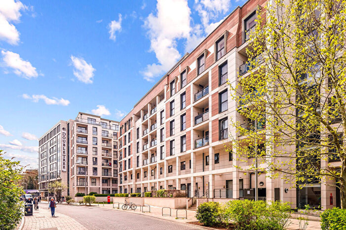 1 Bedroom Apartment For Sale In River Walk, Kingston Upon Thames, KT2