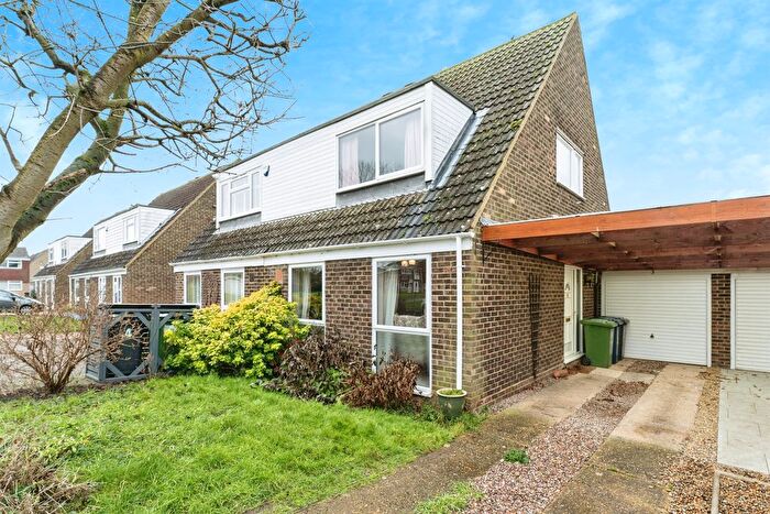 3 Bedroom Semi-Detached House For Sale In Farmstead Close, Histon, Cambridge, CB24