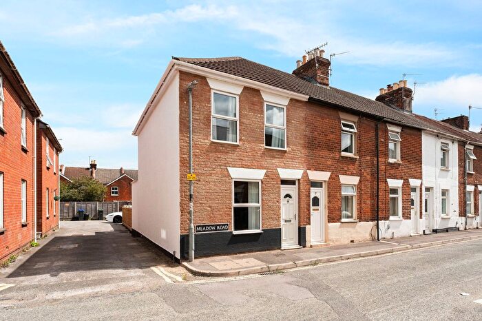 2 Bedroom End Terrace House For Sale In Meadow Road, Salisbury, SP2