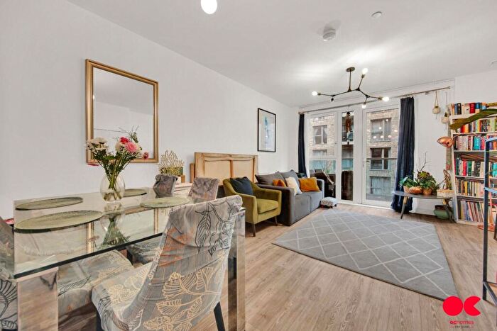 3 Bedroom Flat For Sale In Thunderer Street, Upton Park, E13