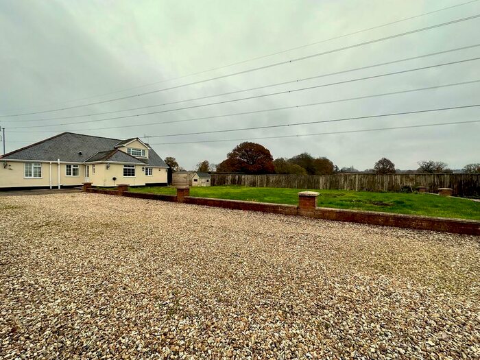 4 Bedroom Detached Bungalow To Rent In Honiton Road, Cullompton, EX15