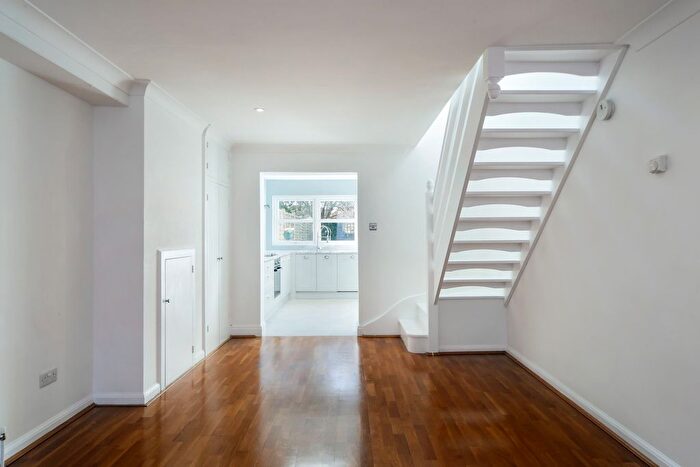 2 Bedroom Detached House To Rent In New Road, Weybridge, KT13