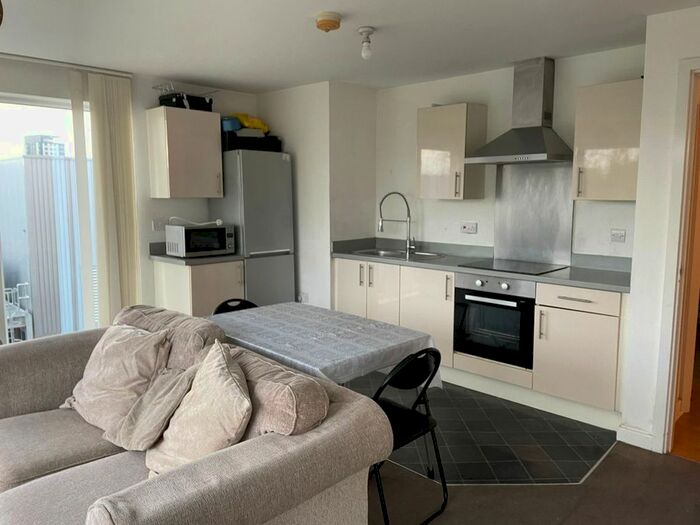 3 Bedroom Flat To Rent In Lady Well Point, Eccles M50