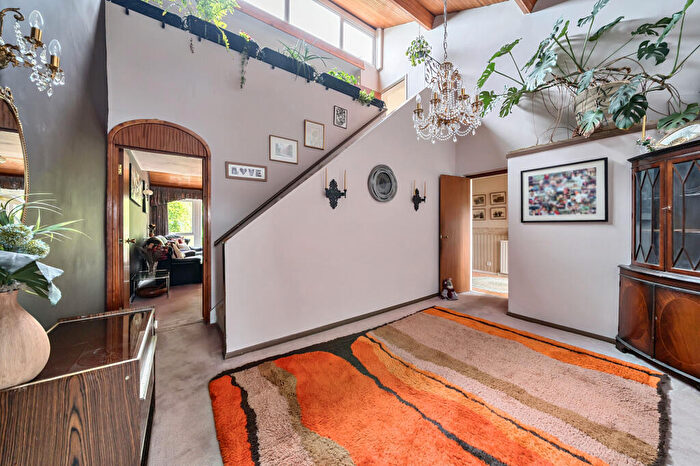 4 Bedroom Detached Bungalow For Sale In Waverley Road, Farnborough, GU14