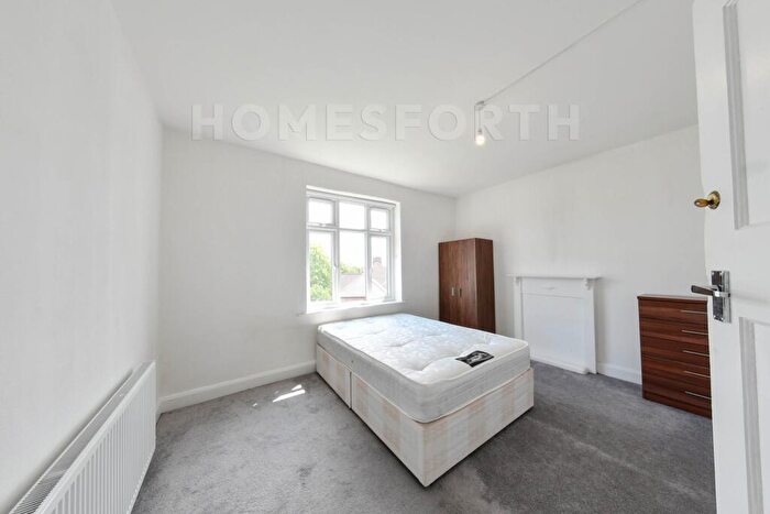 3 Bedroom Flat To Rent In All Souls Avenue, Kensal Rise, NW10