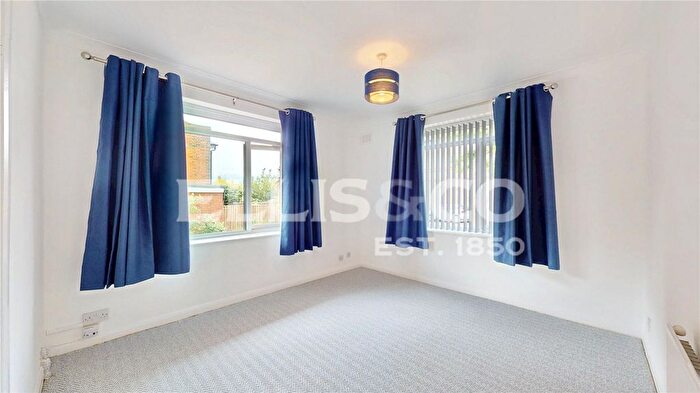 1 Bedroom Flat To Rent In Rathgar Avenue, London, W13