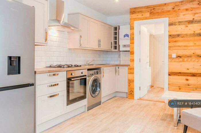 2 Bedroom Flat To Rent In & C Fawcett Road, Southsea, PO4