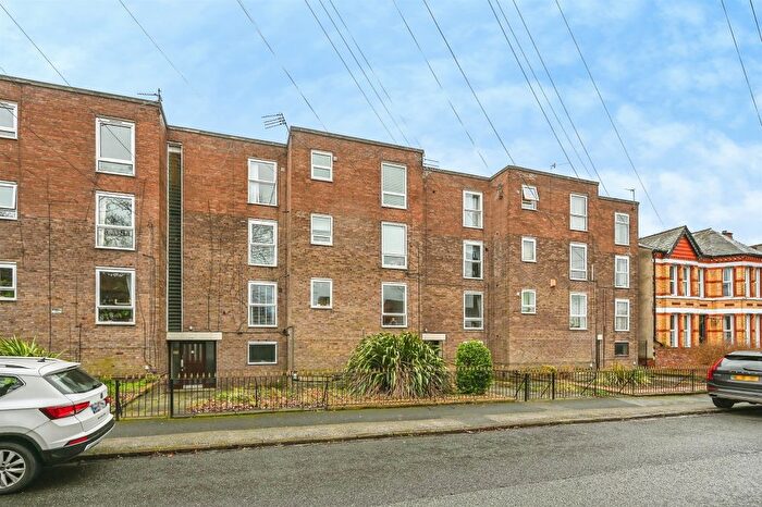 2 Bedroom Flat For Sale In Grassendale Court, Liverpool, L19