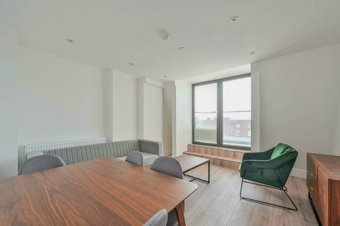 2 Bedroom Flat To Rent In Clements Lane, Ilford, IG1