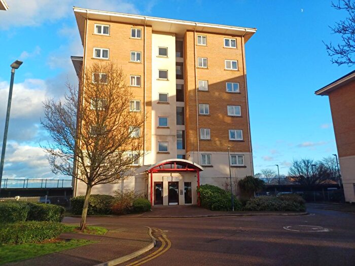 2 Bedroom Flat To Rent In Drake Point, Erith, DA8