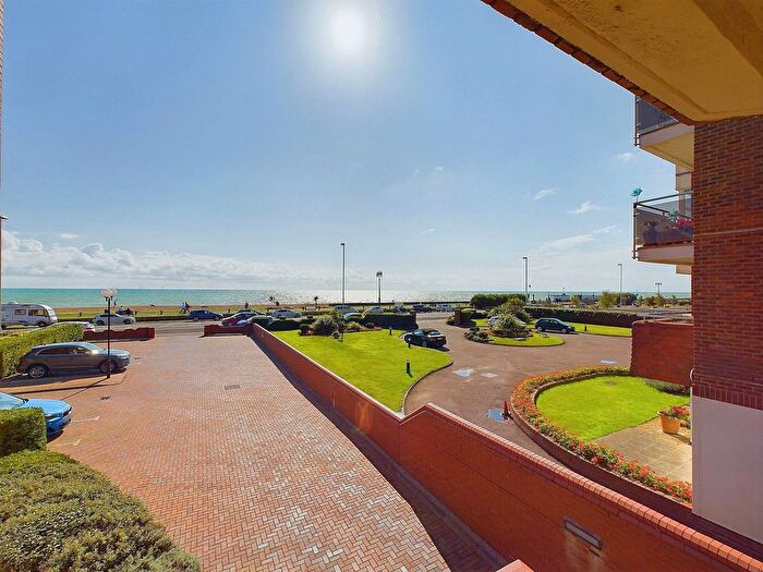 2 Bedroom Flat To Rent In West Parade, Worthing, BN11