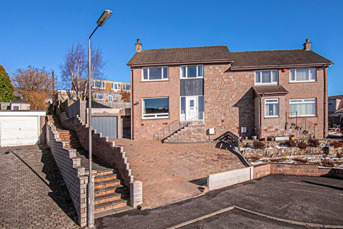 3 Bedroom Semi Detached House For Sale In St. Johns Place, Dunfermline, KY12