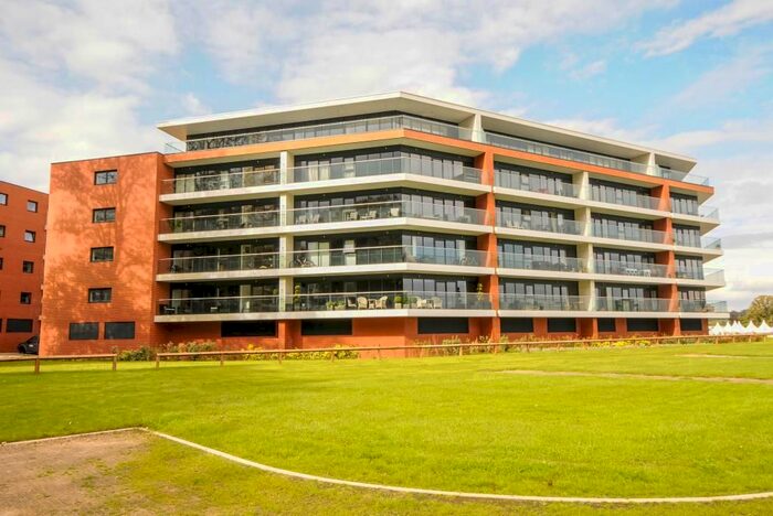 1 Bedroom Flat For Sale In Newbury, Berkshire, RG14