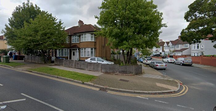 2 Bedroom Maisonette To Rent In Kenton Lane, Harrow, Kenton, HA3