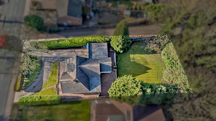 4 Bedroom Detached Bungalow For Sale In Broad Lane, Essington, Wolverhampton, WV11