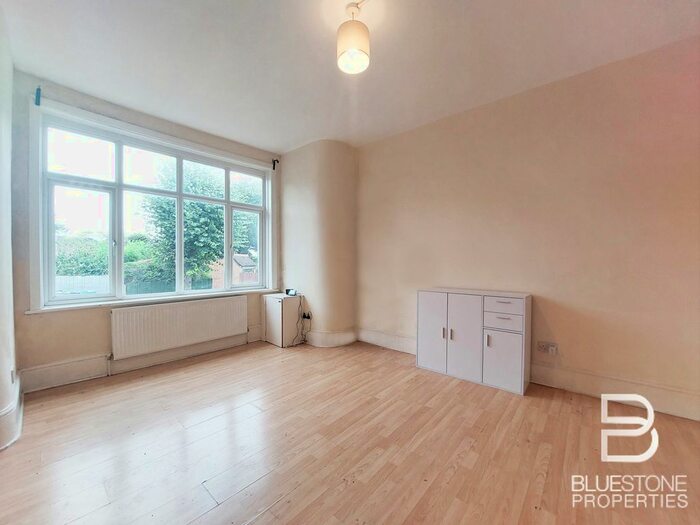 Studio To Rent In Glossop Road, Sanderstead, South Croydon, CR2
