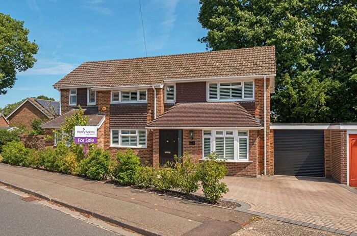 4 Bedroom Detached House For Sale In Worcester Road, Chichester, PO19