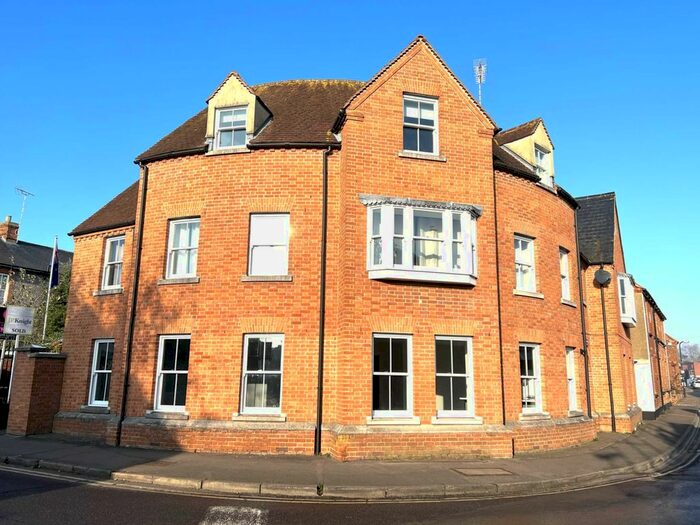 2 Bedroom Flat To Rent In Wood Street, Wallingford, OX10