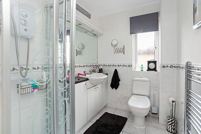 2 Bedroom Semi-detached Bungalow For Sale In Cleikiminfield, Newcraighall, Edinburgh, EH15