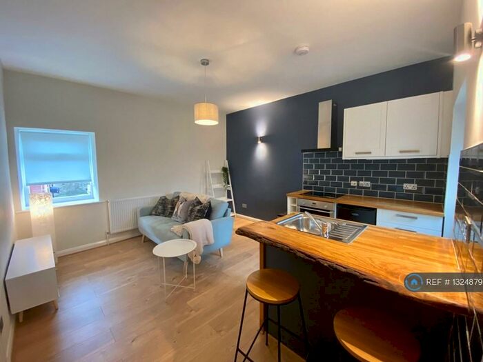 2 Bedroom Flat To Rent In Quarry Cottages, Horsforth, Leeds, LS18