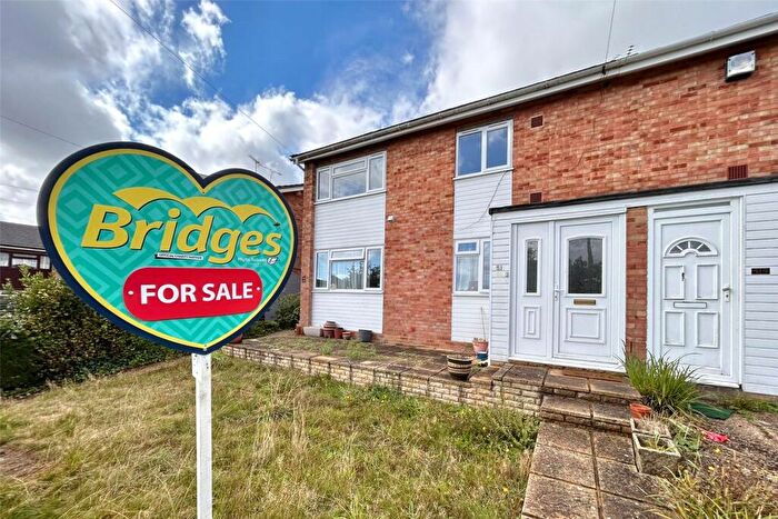 2 Bedroom Maisonette For Sale In Legge Crescent, Aldershot, Hampshire, GU11