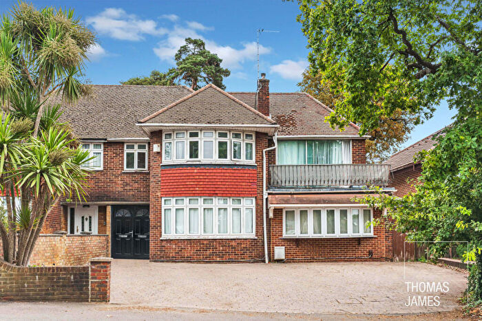 4 Bedroom Semi-Detached House For Sale In Eversley Park Road, London, N21