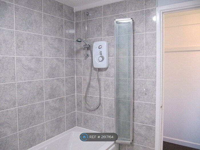 2 Bedroom Flat To Rent In Dairy Court, Crewkerne, TA18