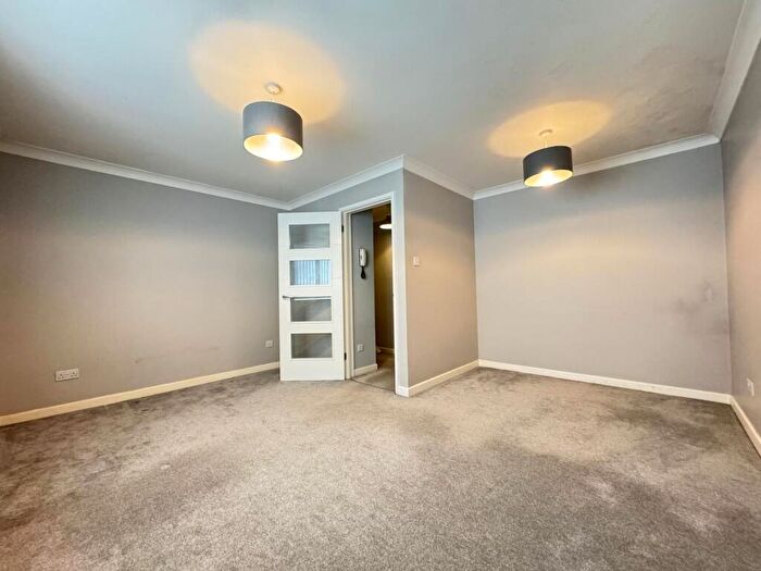 2 Bedroom Flat To Rent In Surrey Road, Poole, BH12