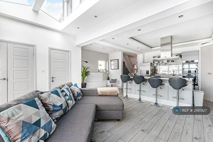 3 Bedroom End Of Terrace House To Rent In Pagehurst Road, Addiscombe, CR0