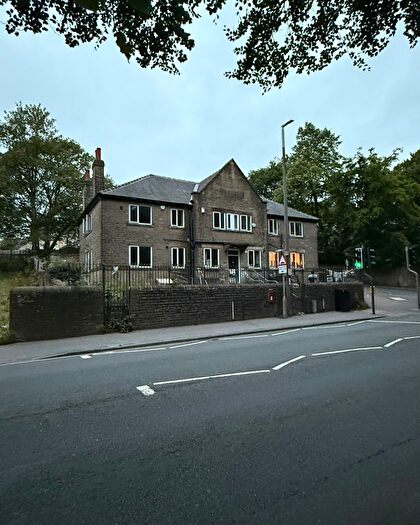 3 Bedroom Semi-Detached House To Rent In Ovenden Road, Halifax, HX3